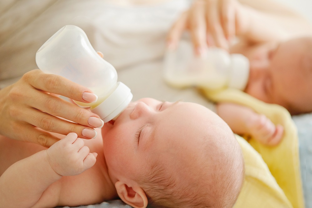 breastfeeding twins